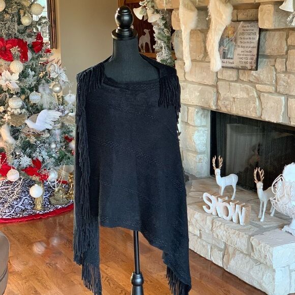 New Raih Black Fringe‎ Poncho - Picture 3 of 7